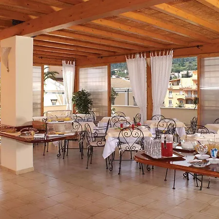 מלון La Filadelfia 3*